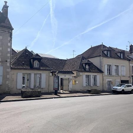 Superbe Duplex Centre-Ville Avec Parking Gratuit Auxerre Exterior foto