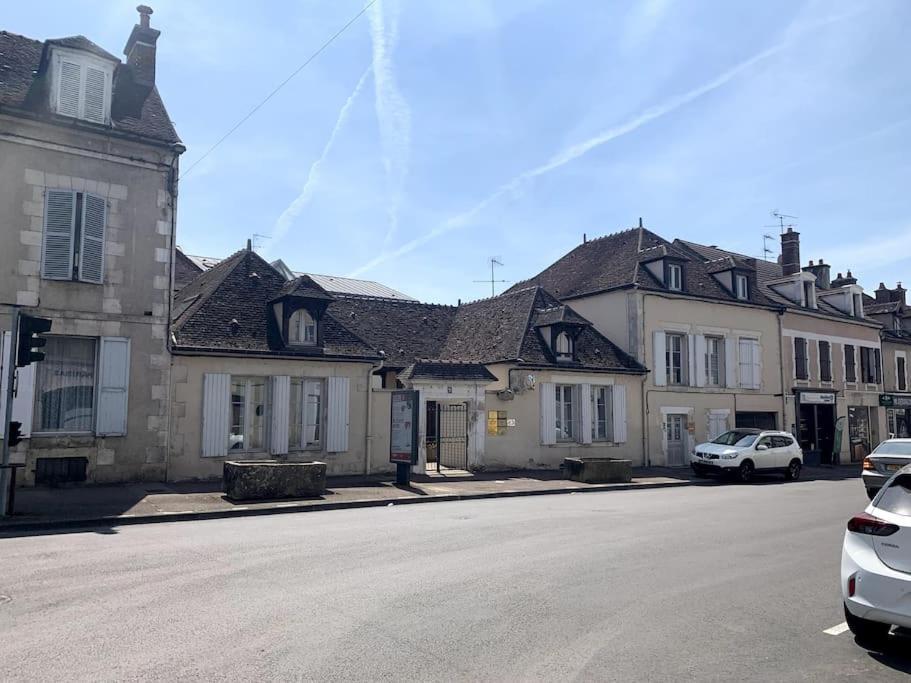 Superbe Duplex Centre-Ville Avec Parking Gratuit Auxerre Exterior foto