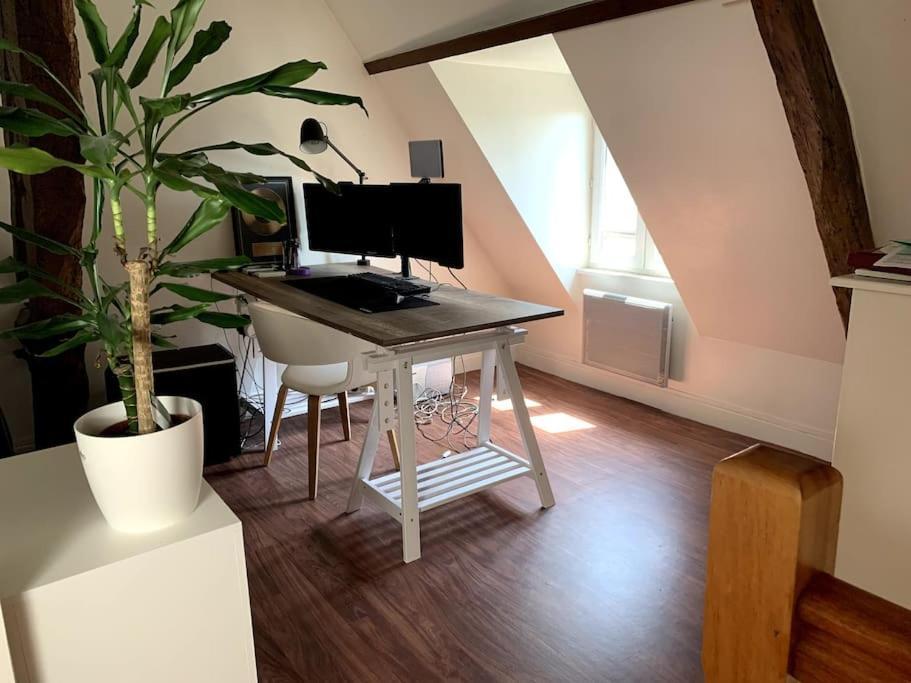 Superbe Duplex Centre-Ville Avec Parking Gratuit Auxerre Exterior foto